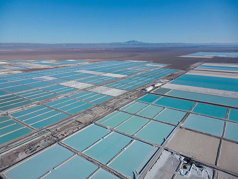 Lithium je klíčové pro výrobu elektromobilů